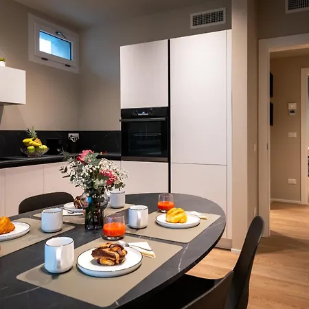 Moon 2br Modern Comfort Near Venice メストレ