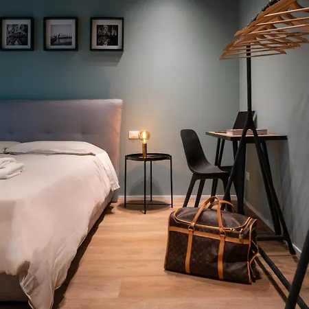 Moon 2br Modern Comfort Near Venice メストレ