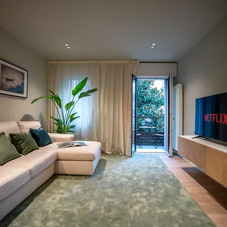 Moon 2br Modern Comfort Near Venice アパート メストレ