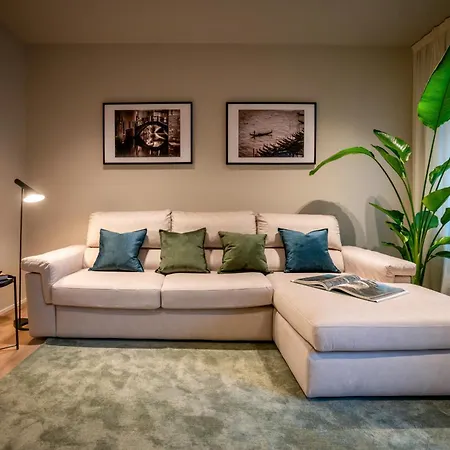 Moon 2br Modern Comfort Near Venice メストレ